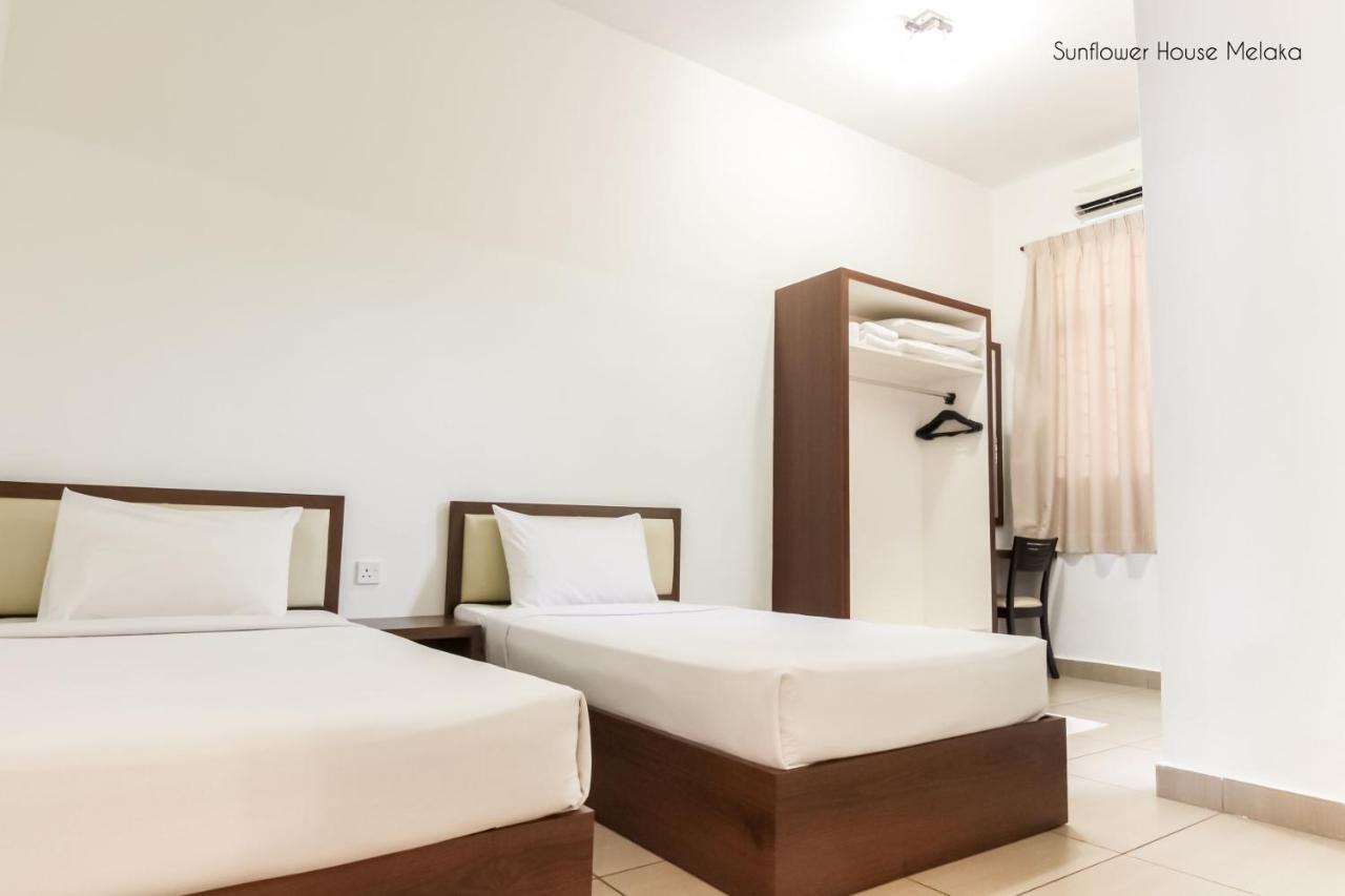 Hotel Sunflower - Hls Malacca Eksteriør billede