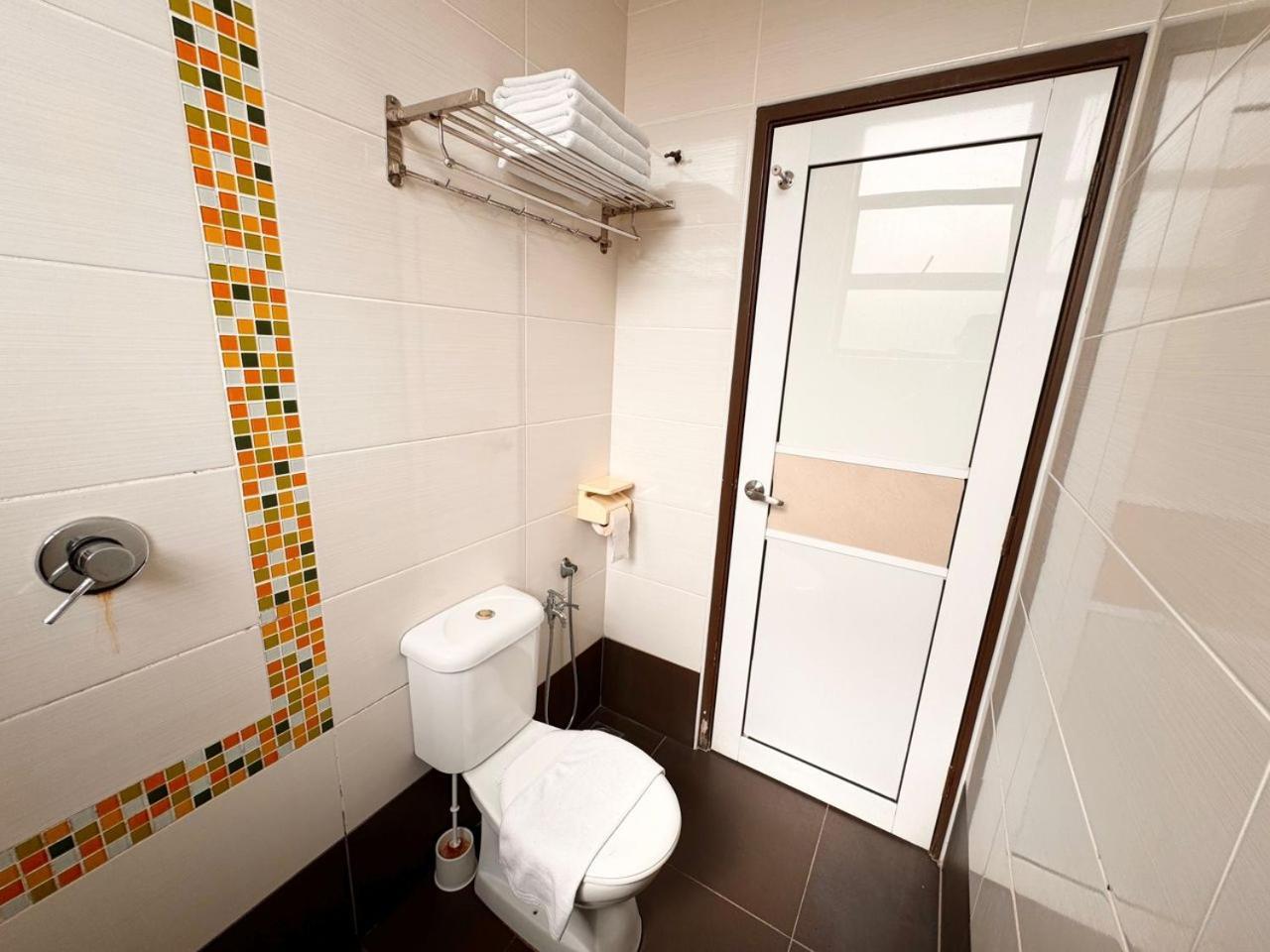 Hotel Sunflower - Hls Malacca Eksteriør billede