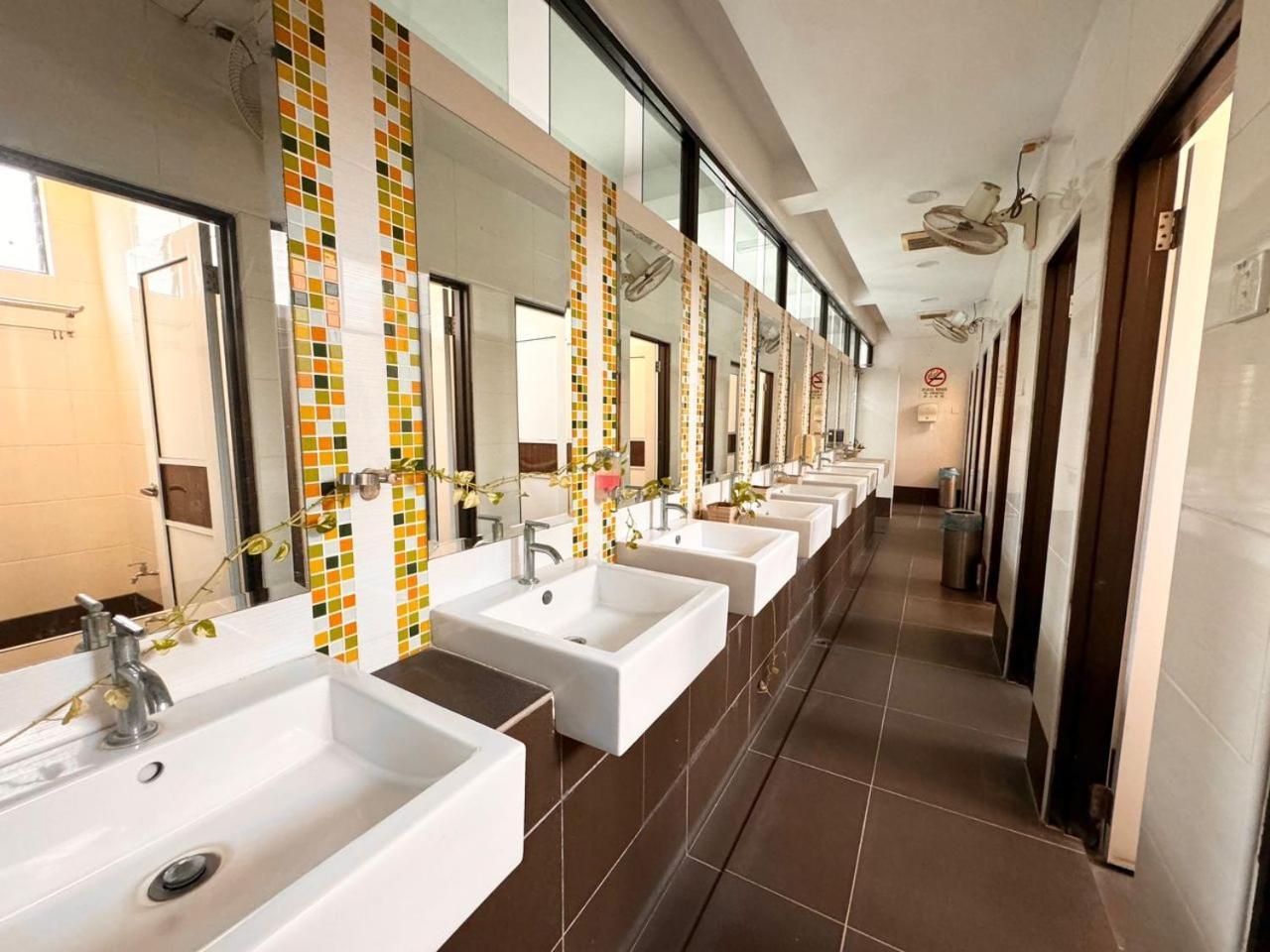 Hotel Sunflower - Hls Malacca Eksteriør billede